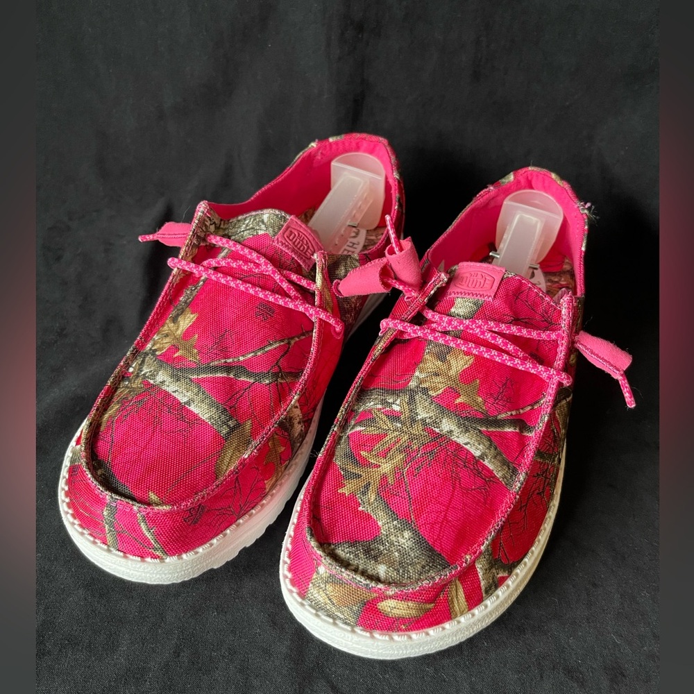 HEYDUDE Women's Wendy Realtree Edge slip-on loafer in Taffy Pink Sz 10 New - Picture 2 of 10